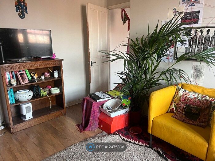 3 Bedroom Flat To Rent In Cardiff House, London, SE15
