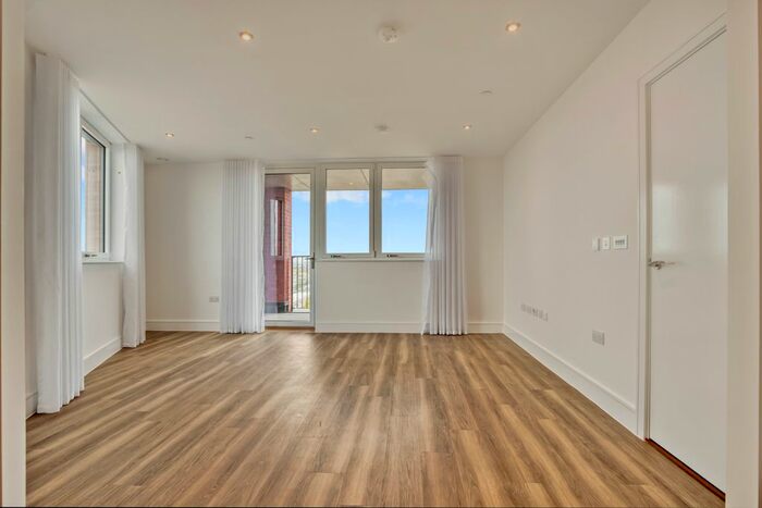 2 Bedroom Flat To Rent In Merrick Road, Southall, UB2