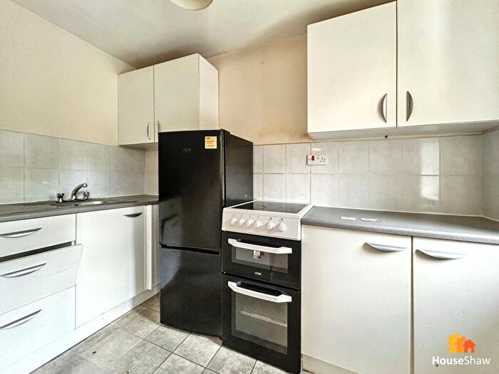 Studio To Rent In Bevelwood Gardens, High Wycombe, HP12