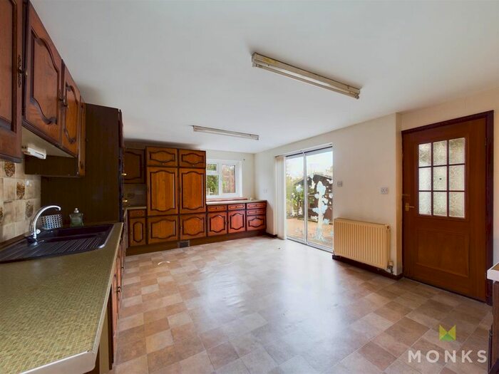 3 Bedroom Detached Bungalow For Sale In Christchurch Drive, Bayston Hill, Shrewsbury, SY3