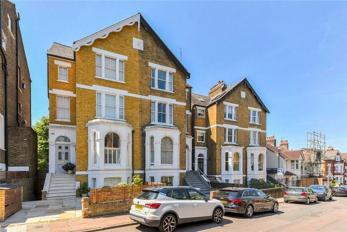 2 Bedroom Flat To Rent In Onslow Road, Richmond, Surrey, TW10