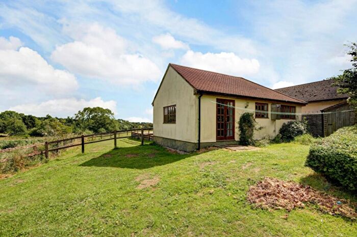 2 Bedroom Bungalow To Rent In Cods Hill Beenham, RG7