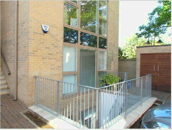 2 Bedroom Flat For Sale In Parkside, Cambridge, Cambridgeshire, CB1