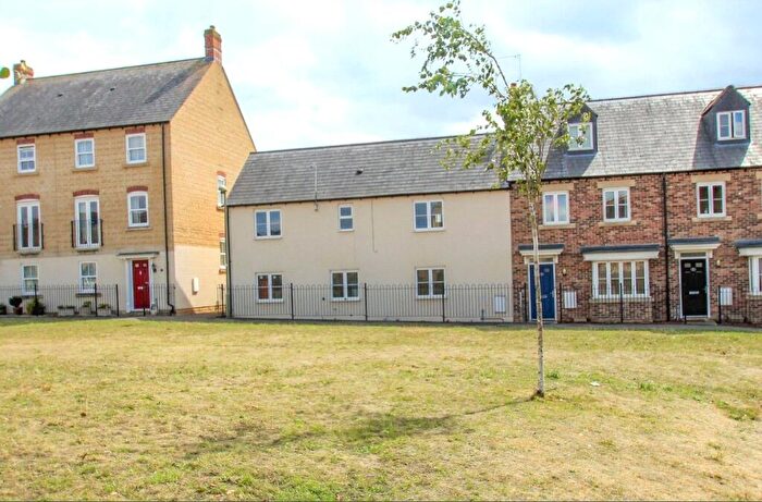 2 Bedroom Apartment To Rent In Blackthorn Mews, Carterton, Oxfordshire, OX18