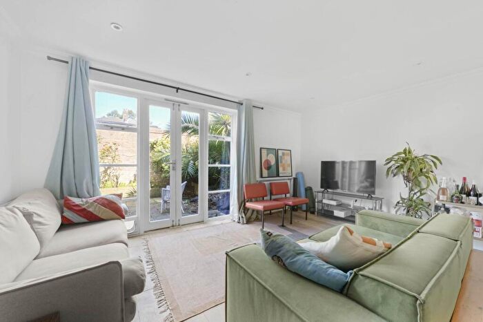 2 Bedroom Mews To Rent In De Barowe Mews, Leigh Road, Highbury, N5