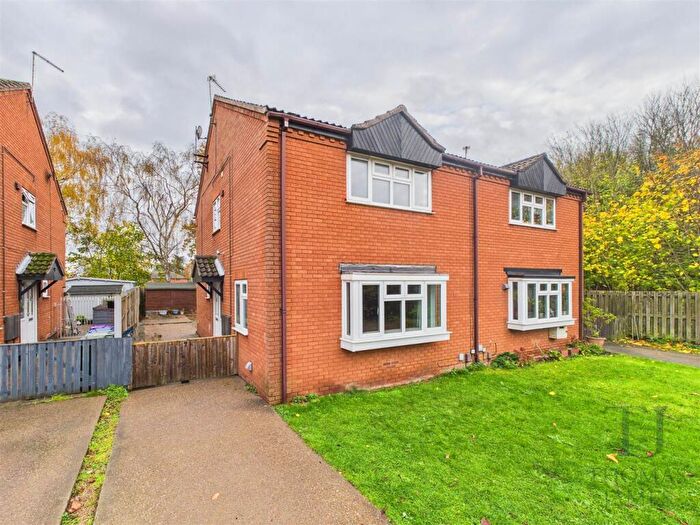 3 Bedroom Semi Detached House For Sale In Harvey Close, Nottingham, NG11