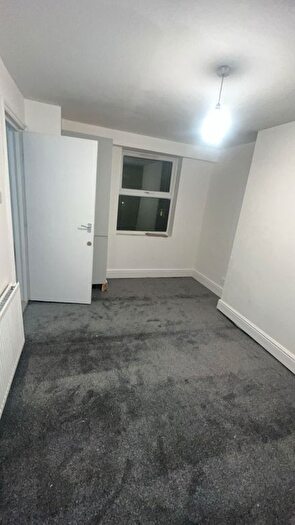 2 Bedroom Flat To Rent In Kilmartin Avenue, London, SW16