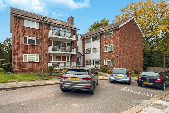 2 Bedroom Flat For Sale In Freeland Park, Holders Hill Road, NW4