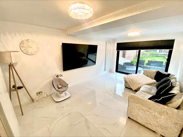 2 Bedroom Apartment To Rent In Hawthorn Road, Sudbury, CO10