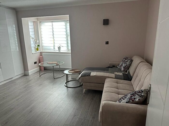 Studio To Rent In Oak Lane, Isleworth, TW7