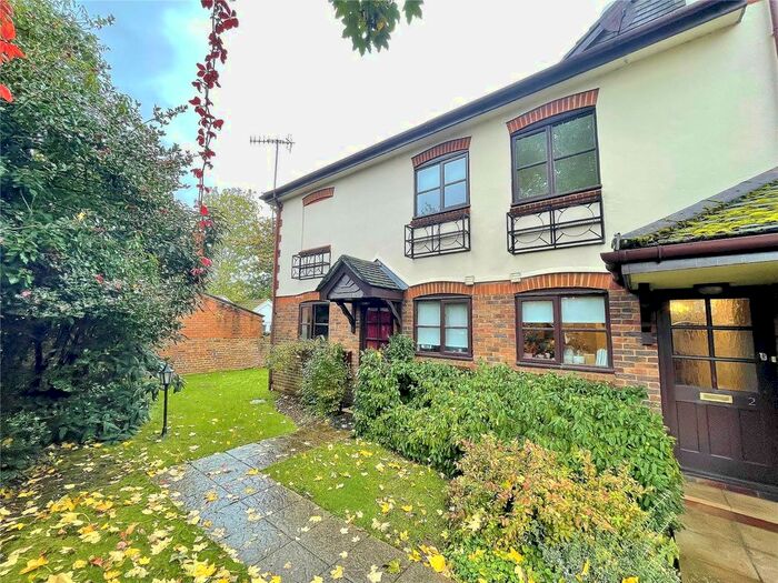 1 Bedroom Flat To Rent In St. Saviours Place, Leas Road, Guildford, Surrey, GU1