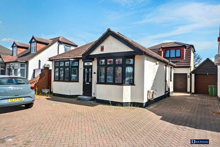 5 Bedroom Chalet For Sale In Ardleigh Green Road, Hornchurch, RM11