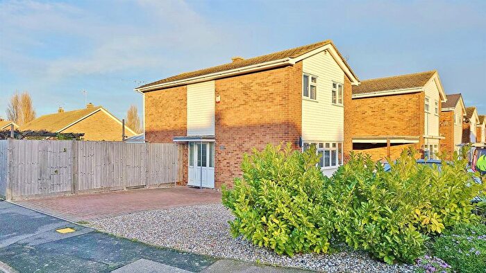 3 Bedroom Detached House For Sale In Norwood Way, Walton On The Naze, CO14