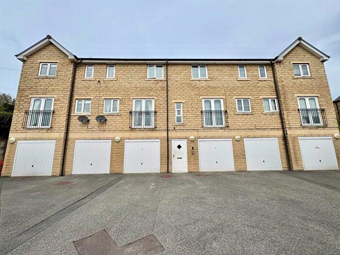 2 Bedroom Apartment For Sale In Longley Gardens, Saddleworth Road, Greetland, Halifax, HX4