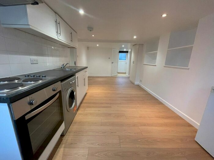 Studio To Rent In Waller Road, London, SE14