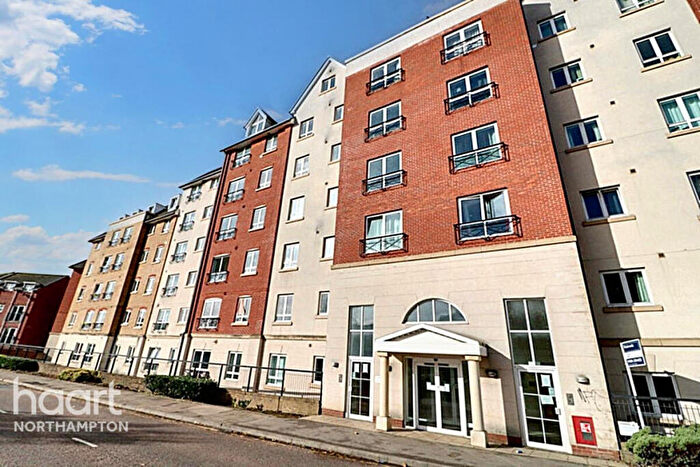 2 Bedroom Flat For Sale In Broad Street, Northampton, NN1