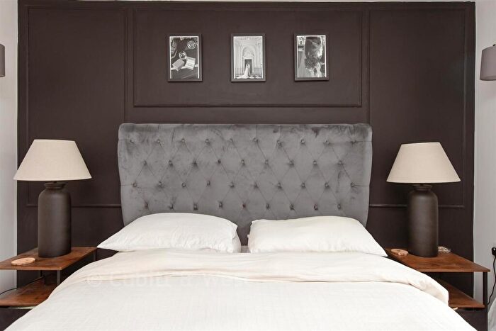 1 Bedroom Flat For Sale In Church Street, Leatherhead, Surrey, KT22