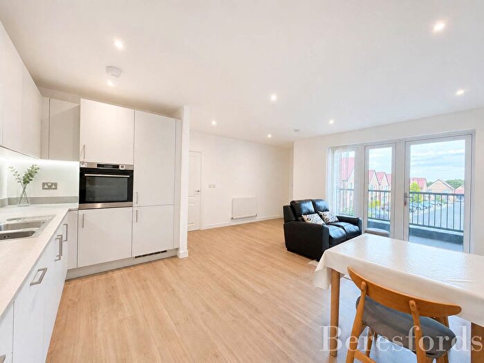 2 Bedroom Flat For Sale In Finlay Gardens, Hornchurch, RM12