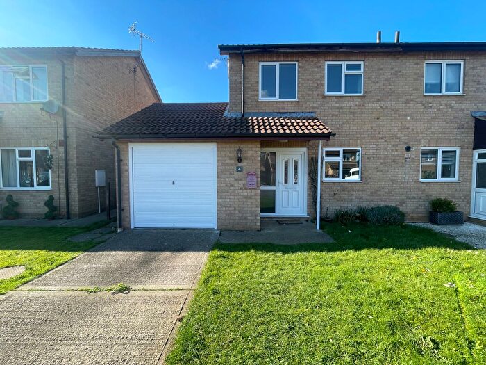 3 Bedroom Semi-Detached House To Rent In Bridle Close, Sleaford, NG34
