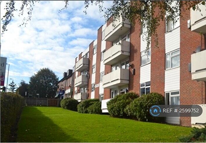 2 Bedroom Flat To Rent In Grosslea, Morden, SM4