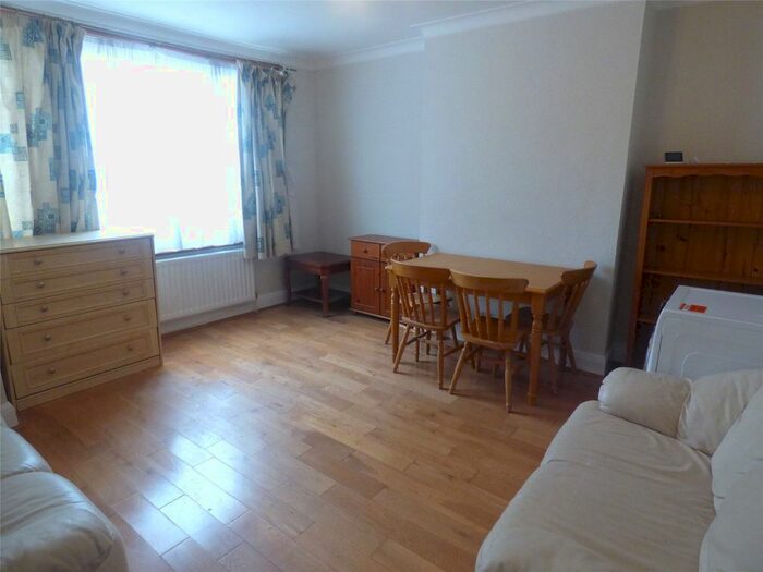 1 Bedroom Flat To Rent In Downhurst Avenue, Mill Hill, London, NW7