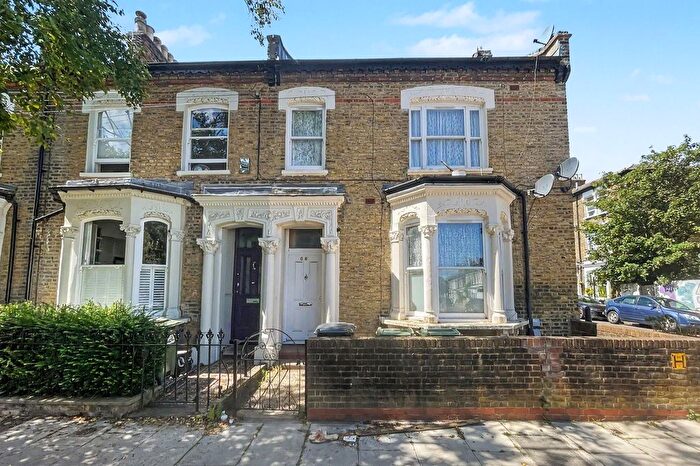 2 Bedroom Flat For Sale In Rattray Road, London, SW2