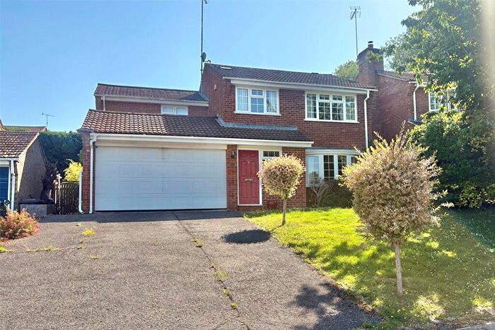 4 Bedroom Detached House For Sale In Shady Nook, Farnham, Surrey, GU9