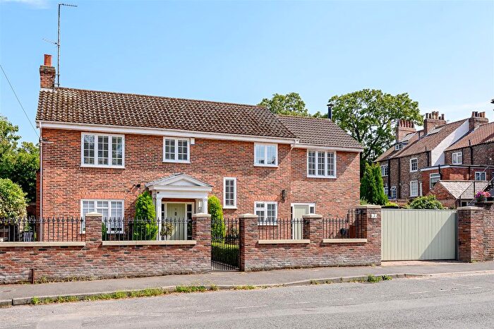 4 Bedroom Detached House For Sale In Bootham Crescent, York, YO30