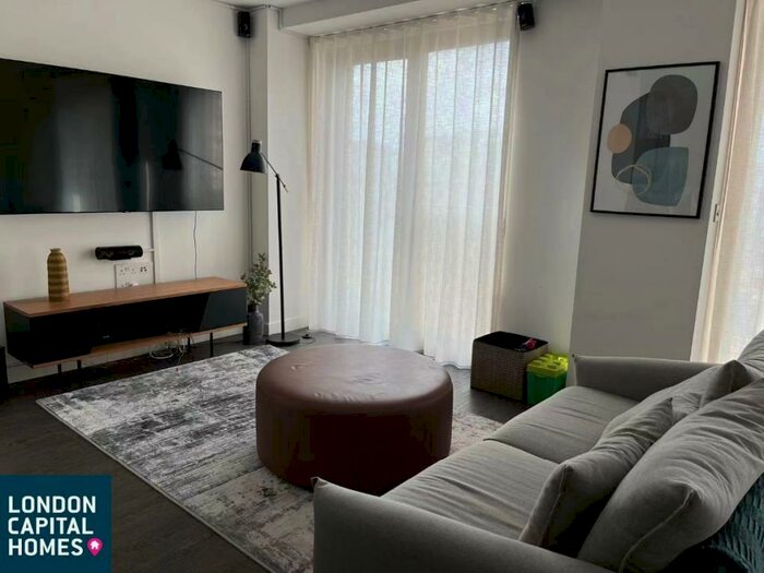 2 Bedroom Apartment To Rent In Western Gateway London, E16