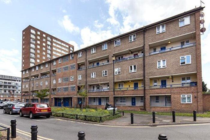 3 Bedroom Flat To Rent In Trelawney Estate, Paragon Road, London, E9