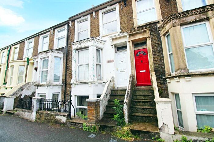 2 Bedroom Flat To Rent In The Broadway, Sheerness, ME12