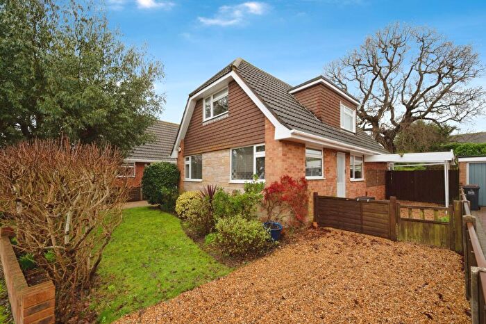 4 Bedroom Bungalow For Sale In Lulworth Close, Hayling Island, Hampshire, PO11