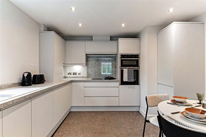 2 Bedroom Flat For Sale In Delhi Close, Poole, Dorset, BH14