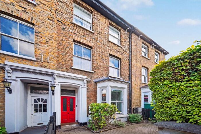 2 Bedroom Flat For Sale In Graham Road, London, E8