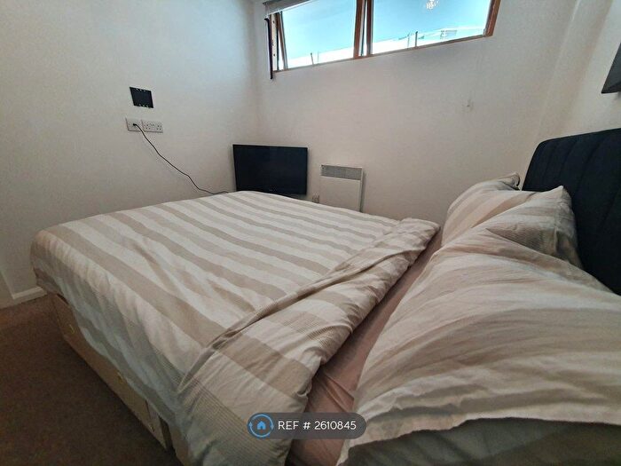 1 Bedroom Flat To Rent In Mann Island, Liverpool, L3