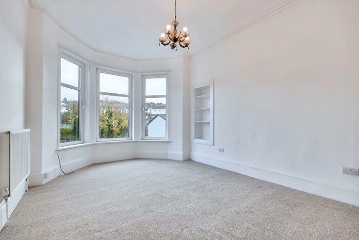 2 Bedroom Flat To Rent In Cardwell Road, Inverclyde, Gourock, PA19