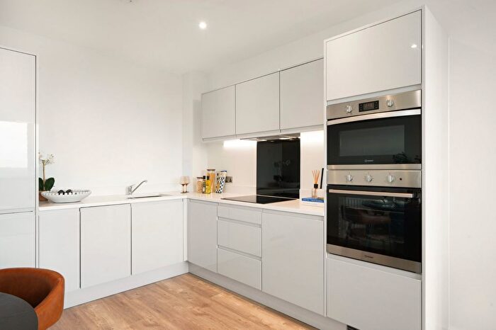 2 Bedroom Flat To Rent In Elmsleigh Road, Staines-Upon-Thames, TW18