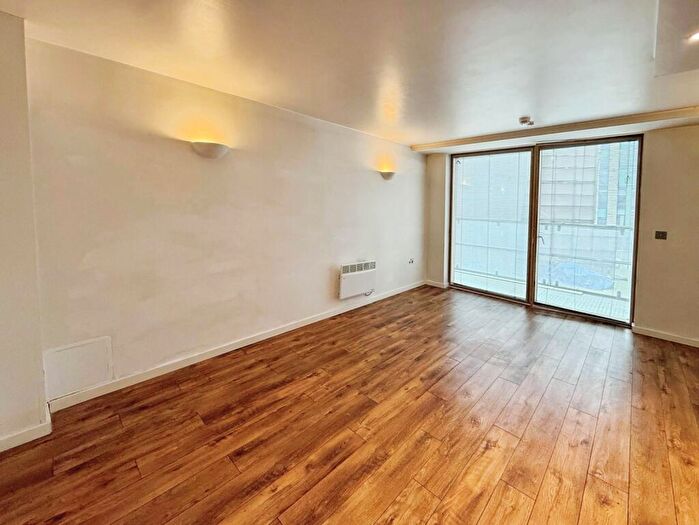 2 Bedroom Flat To Rent In West Point, Wellington Street, Leeds, West Yorkshire, LS1