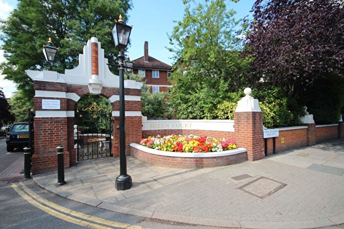 2 Bedroom Flat To Rent In Sheen Court, Richmond, TW10