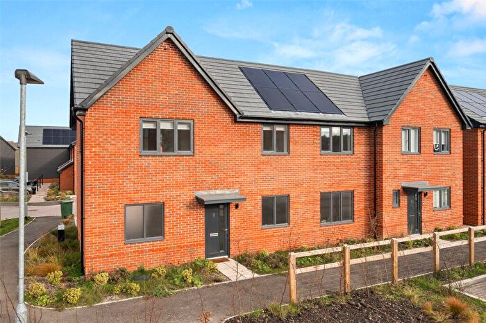 2 Bedroom Apartment To Rent In Gethin Grove, Bucklers Park, Crowthorne, RG45