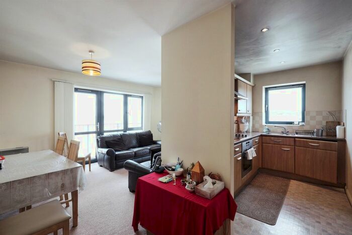 2 Bedroom Flat To Rent In Grant Road, Wealdstone, Harrow, HA3