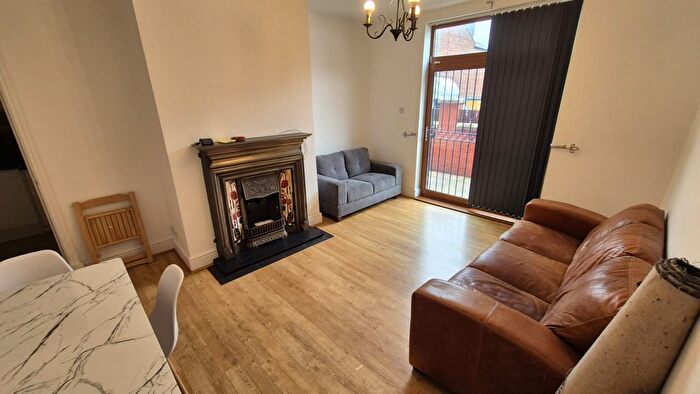 6 Bedroom End Of Terrace House To Rent In Great Western Street, M14