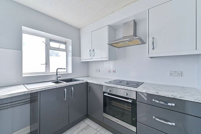 2 Bedroom Maisonette For Sale In Woodville Road, Thornton Heath, CR7
