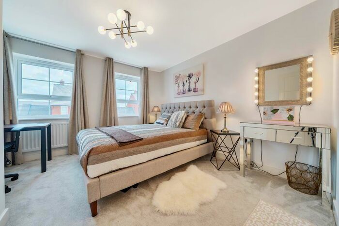 4 Bedroom Town House To Rent In Kingsbrook, Aylesbury, HP22