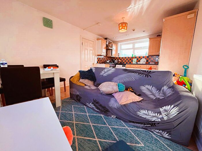 2 Bedroom Flat To Rent In Brooksby's Walk, London, E9