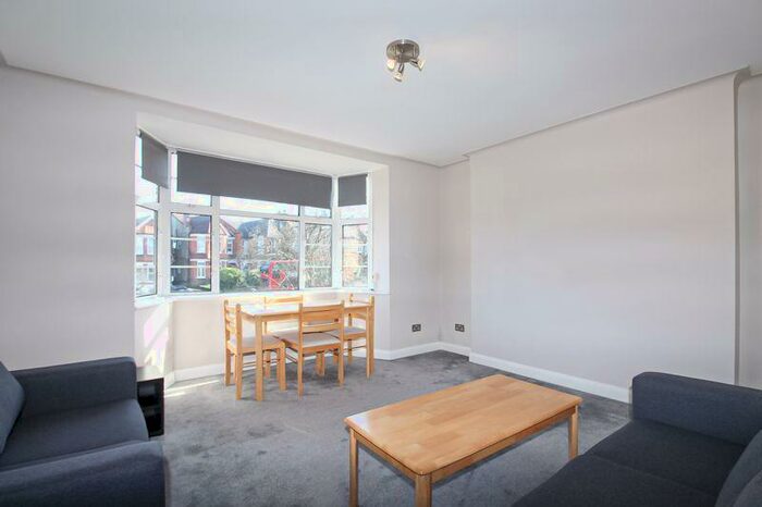 2 Bedroom Flat To Rent In Colney Hatch Lane, Muswell Hill, N10