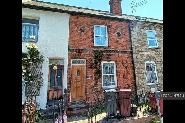 3 Bedroom Terraced House To Rent In Elgar Road, Reading, RG2