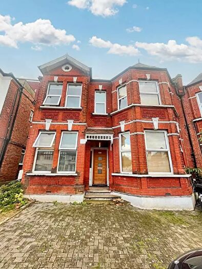 Studio To Rent In Station Road, London, NW4