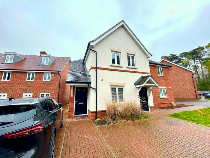 1 Bedroom Maisonette To Rent In Dashers Close, Crowthorne, Berkshire, RG45
