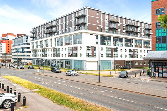 2 Bedroom Apartment For Sale In Paramount, Swindon, SN1